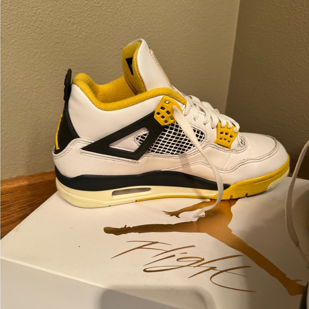 Women’s Air Jordan 4 Retro size 10 - Picture 5 of 10